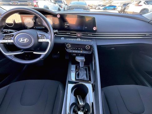 Used 2025 Hyundai Elantra SEL image 14