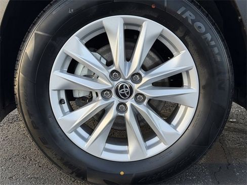 Used 2023 Toyota Corolla Cross LE image 11