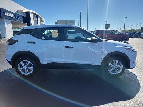 Used 2025 Nissan Kicks Play S image 2