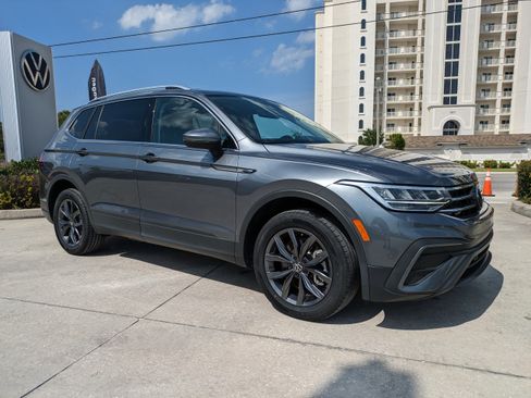 Certified 2023 Volkswagen Tiguan SE FWD image 2