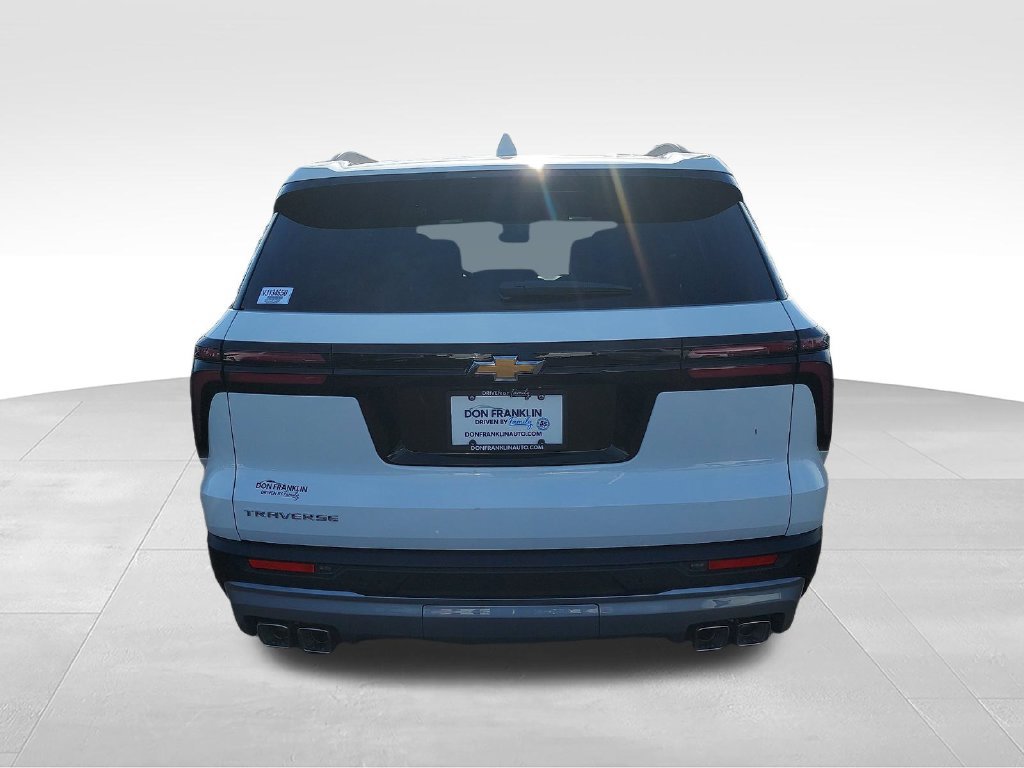 New 2027 Chevrolet Traverse LT FWD image 4