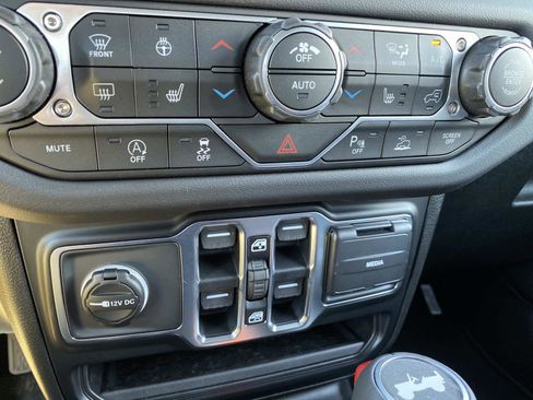 New 2026 Jeep Wrangler Unlimited Sahara AWD/4WD image 12