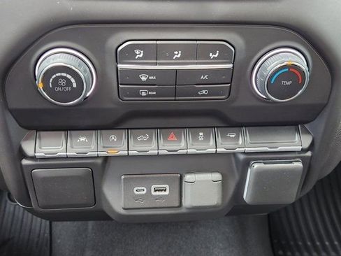 Used 2023 Chevrolet Silverado 1500 Custom image 22