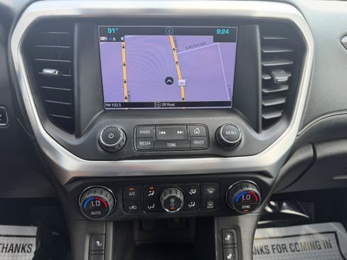 Used 2017 GMC Acadia SLT FWD image 3