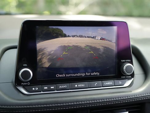 Used 2023 Nissan Rogue SV FWD image 13