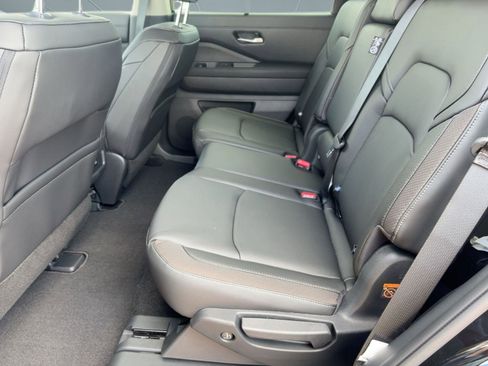 New 2025 Nissan Pathfinder SL image 15