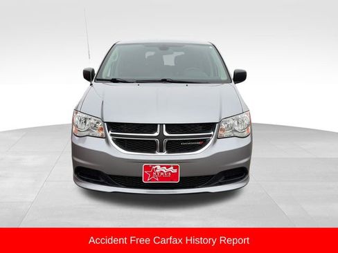 Used 2018 Dodge Grand Caravan SE w/ UConnect Hands-Free Group image 2