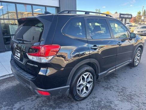 Used 2023 Subaru Forester Premium image 9