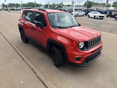 Used 2021 Jeep Renegade Sport image 3