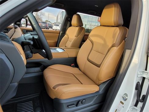 New 2026 Nissan Armada SL w/ Captain's Chari Seat Package image 8