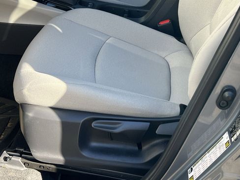 Used 2025 Toyota Corolla Cross L image 13