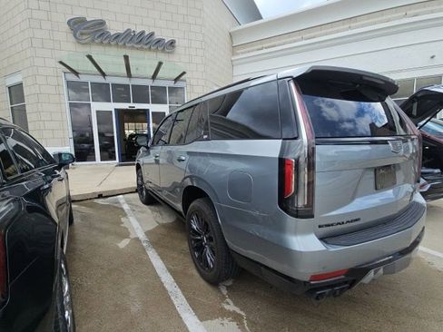 Certified 2024 Cadillac Escalade V w/ LPO, ONYX Package AWD/4WD image 10