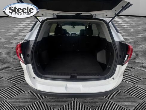 Used 2023 GMC Terrain SLE image 18