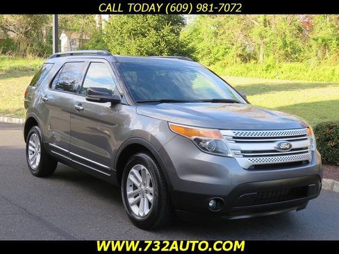Used 2013 Ford Explorer XLT AWD/4WD image 3