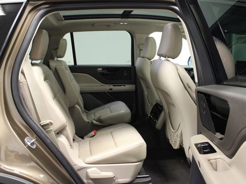Used 2022 Lincoln Aviator Reserve w/ Elements Package Plus image 16