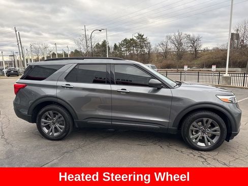 Used 2021 Ford Explorer XLT w/ Equipment Group 202A image 8