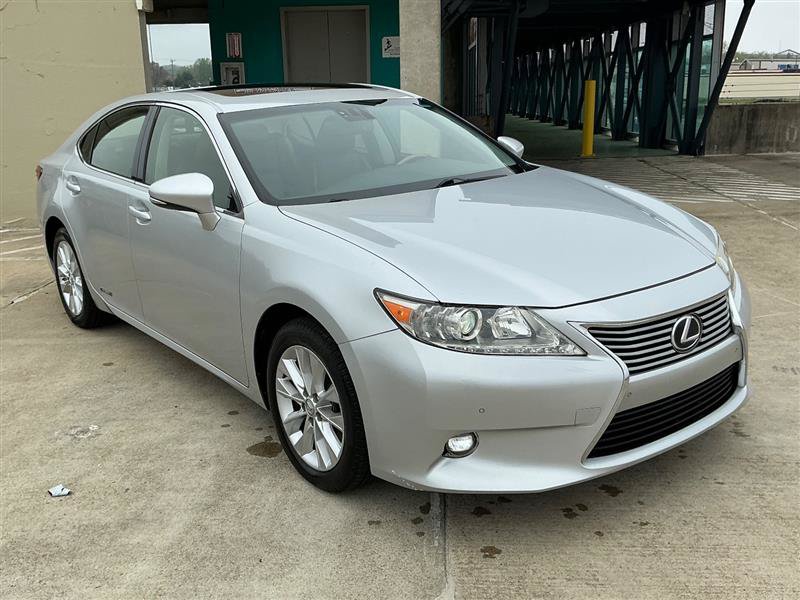 Used 2014 Lexus ES 300h w/ Luxury Package w/Bamboo Trim FWD image 9