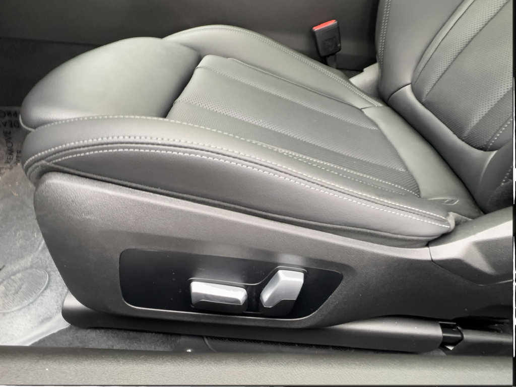 Used 2022 BMW 230i Coupe w/ Premium Package 2 RWD image 23