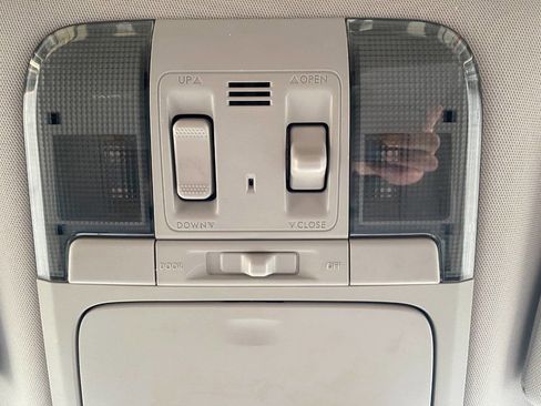 Used 2012 Subaru Outback 2.5i Limited image 19