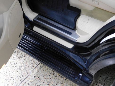 Used 2013 Lexus LX 570 4WD w/ Luxury Pkg w/Pre-crash image 65