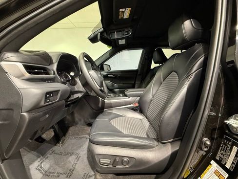 Used 2023 Toyota Highlander XSE AWD/4WD image 13