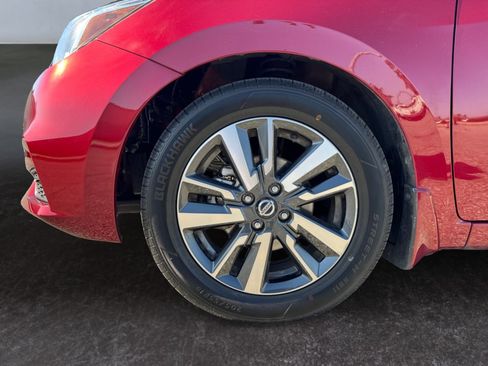 Used 2021 Nissan Versa SV image 9