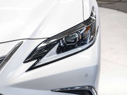 Used 2023 Lexus ES 350 w/ Premium Package FWD image 7