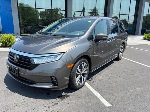 Used 2021 Honda Odyssey Touring image 2