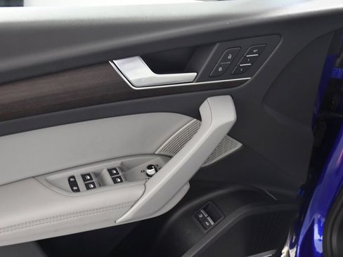 Used 2024 Audi Q5 e Prestige w/ Prestige Package image 15