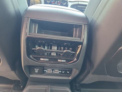 Used 2024 Jeep Grand Cherokee Limited w/ Luxury Tech Group II AWD/4WD image 13