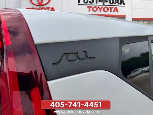 Used 2021 Kia Soul LX FWD image 30