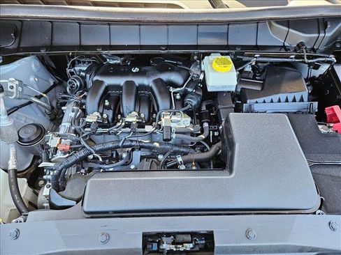 Used 2024 Nissan Pathfinder SV w/ SV Premium Package FWD image 24