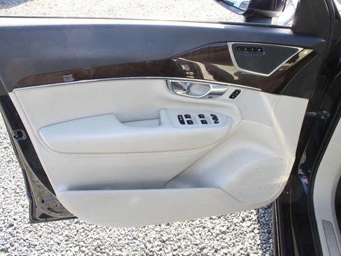 Used 2016 Volvo XC90 T6 Momentum w/ Momentum Plus Package image 22