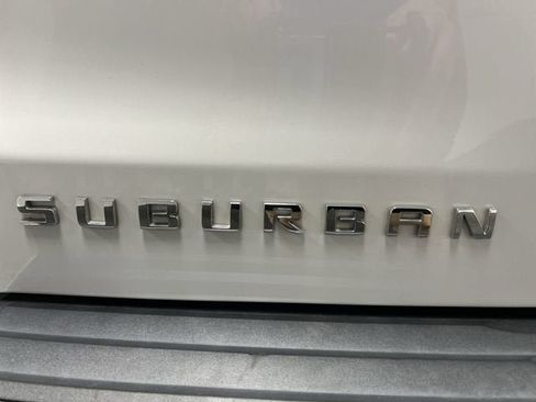 Used 2019 Chevrolet Suburban Premier w/ Premier Plus Edition AWD/4WD image 32
