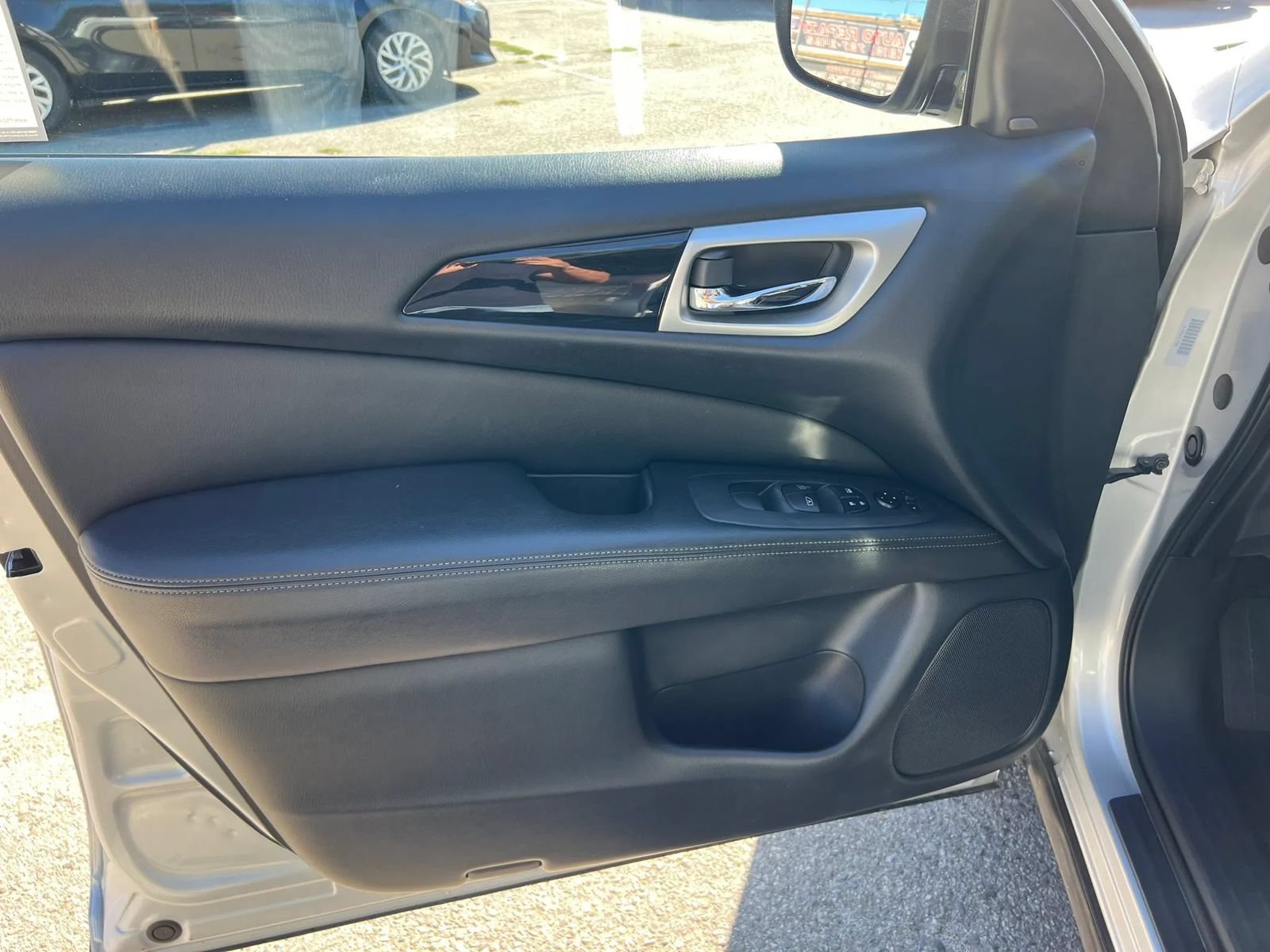 Used 2019 Nissan Pathfinder SV FWD image 23