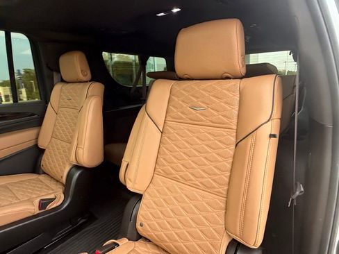 Used 2024 Cadillac Escalade ESV Premium Luxury w/ LPO, Floor Liner Package AWD/4WD image 15