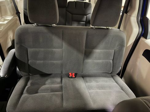 Used 2019 Dodge Grand Caravan SE FWD image 41