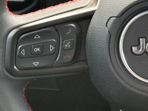 Used 2024 Jeep Gladiator Rubicon w/ Technology Group AWD/4WD image 9