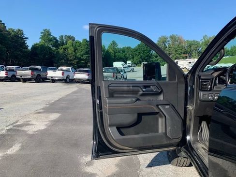 Used 2024 GMC Sierra 3500 AT4 w/ AT4 Preferred Package AWD/4WD image 23