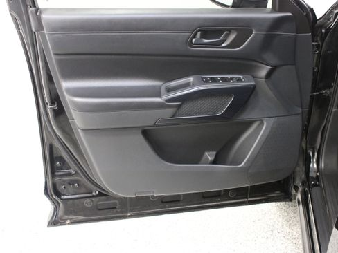 Used 2024 Nissan Pathfinder S FWD image 12