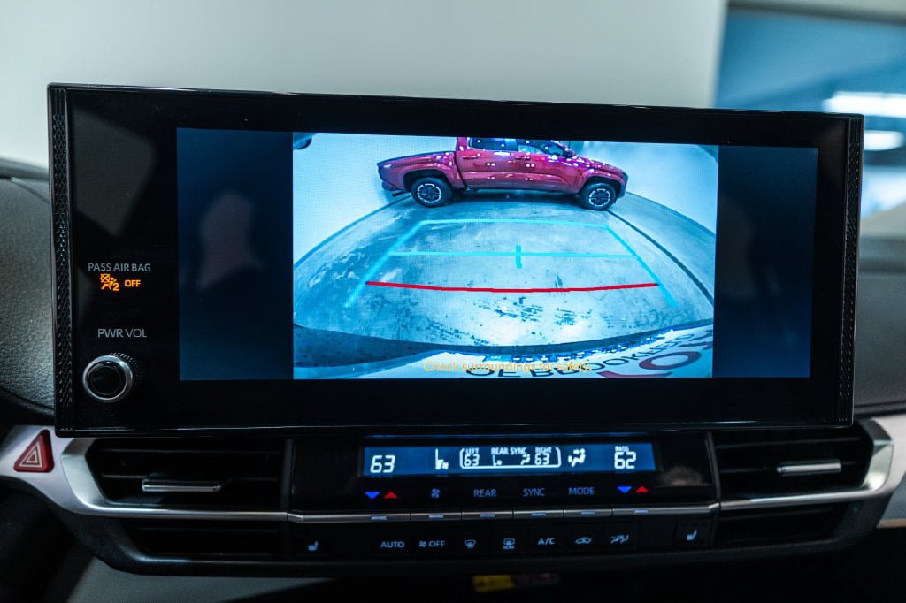 Used 2025 Toyota Sienna XLE FWD image 29
