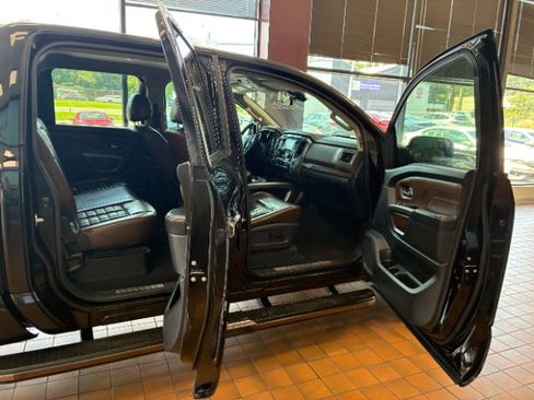 Used 2017 Nissan Titan Platinum Reserve RWD image 32