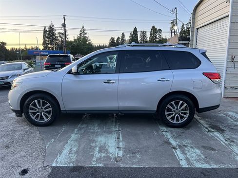Used 2015 Nissan Pathfinder SV AWD/4WD image 2