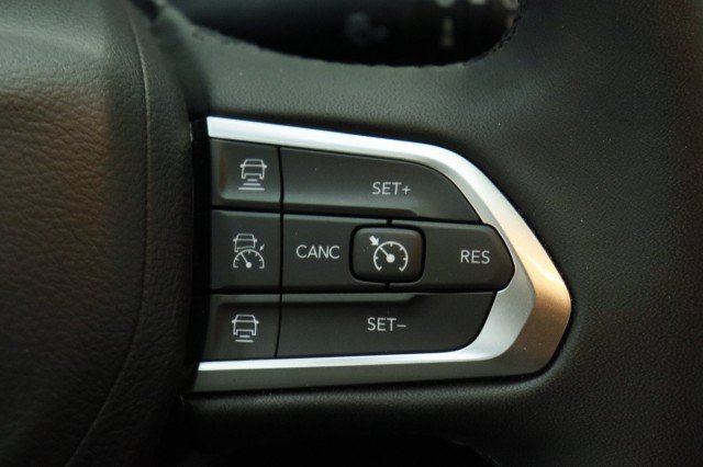 Used 2026 Jeep Compass Limited AWD/4WD image 12
