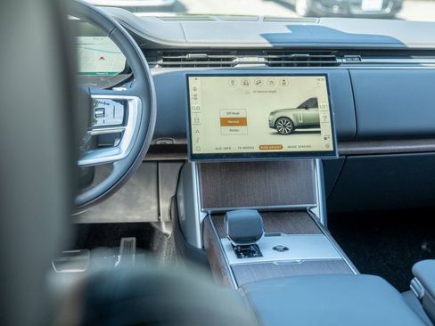 New 2025 Land Rover Range Rover SE image 20