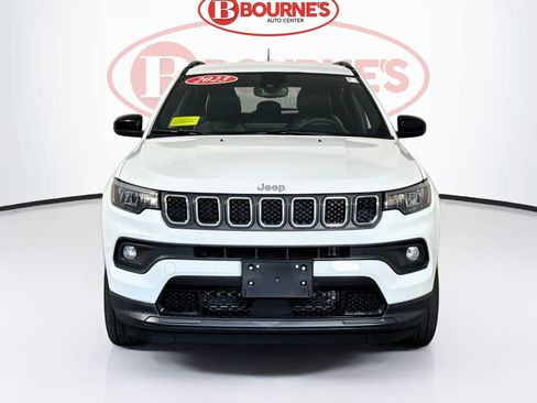 Used 2023 Jeep Compass Latitude AWD/4WD image 4