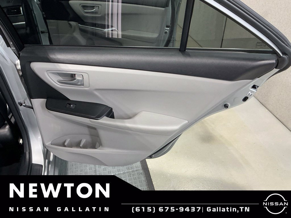 Used 2017 Toyota Camry SE FWD image 34