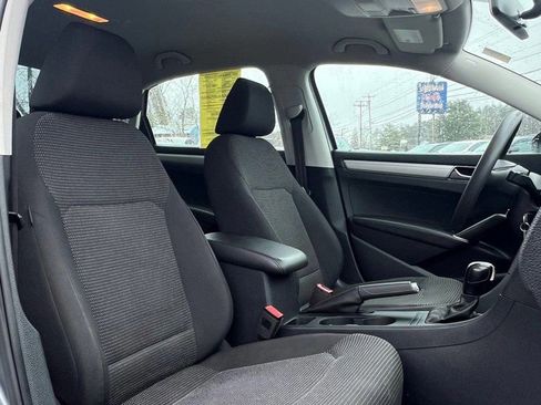 Used 2017 Volkswagen Passat 1.8T S image 13