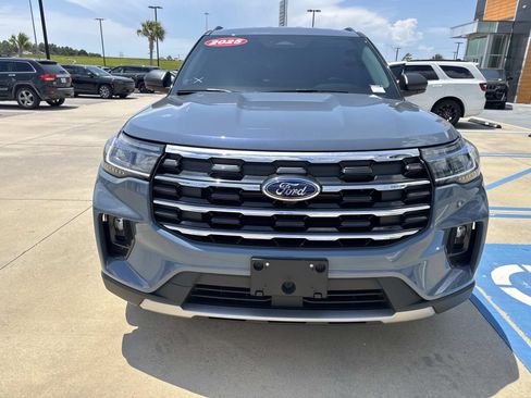 Used 2025 Ford Explorer Active w/ Active Comfort Package RWD image 2