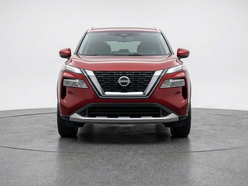 Used 2025 Nissan Rogue SV image 2